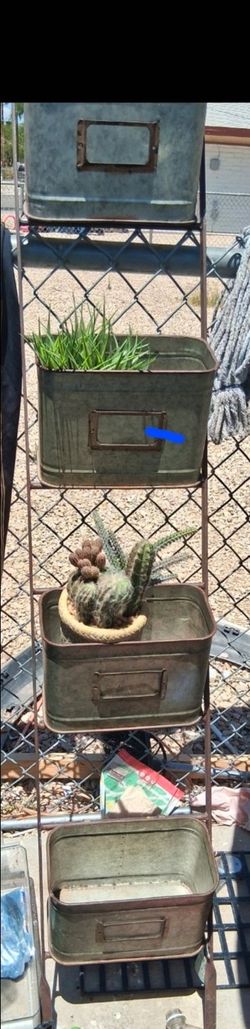 Display buckets
