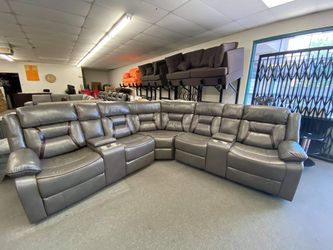 New power recliner sectional couch / free delivery