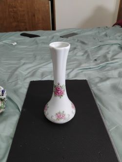 Porcelaine De Limoges 8 Inch Flower Vase