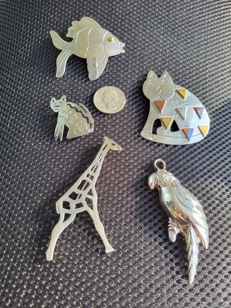 Assorted 925 Sterling Pendants And Brooches 
