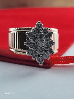 14K Yellow Gold Natural Diamonds Cluster Ring Size 7.75 - Solid Gold!/ Anillo de Oro con Diamantes Naturales! 👌🎁Post Tags: Anillo de Oro