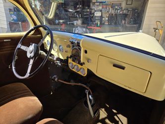 1935 Ford 2 door sedan