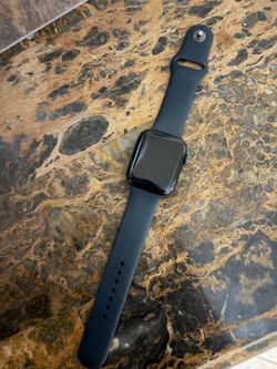 Apple Watches series 8 and se