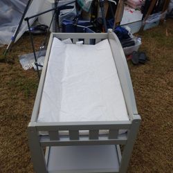 Delta Williamson Changing Table With Pad