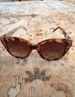 ✨AUTHENTIC✨Brand New Fossil Women’s Oversized Cat-Eye Sunglasses Tortoiseshell