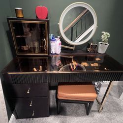 Makeup Vanity With Cushion Seat