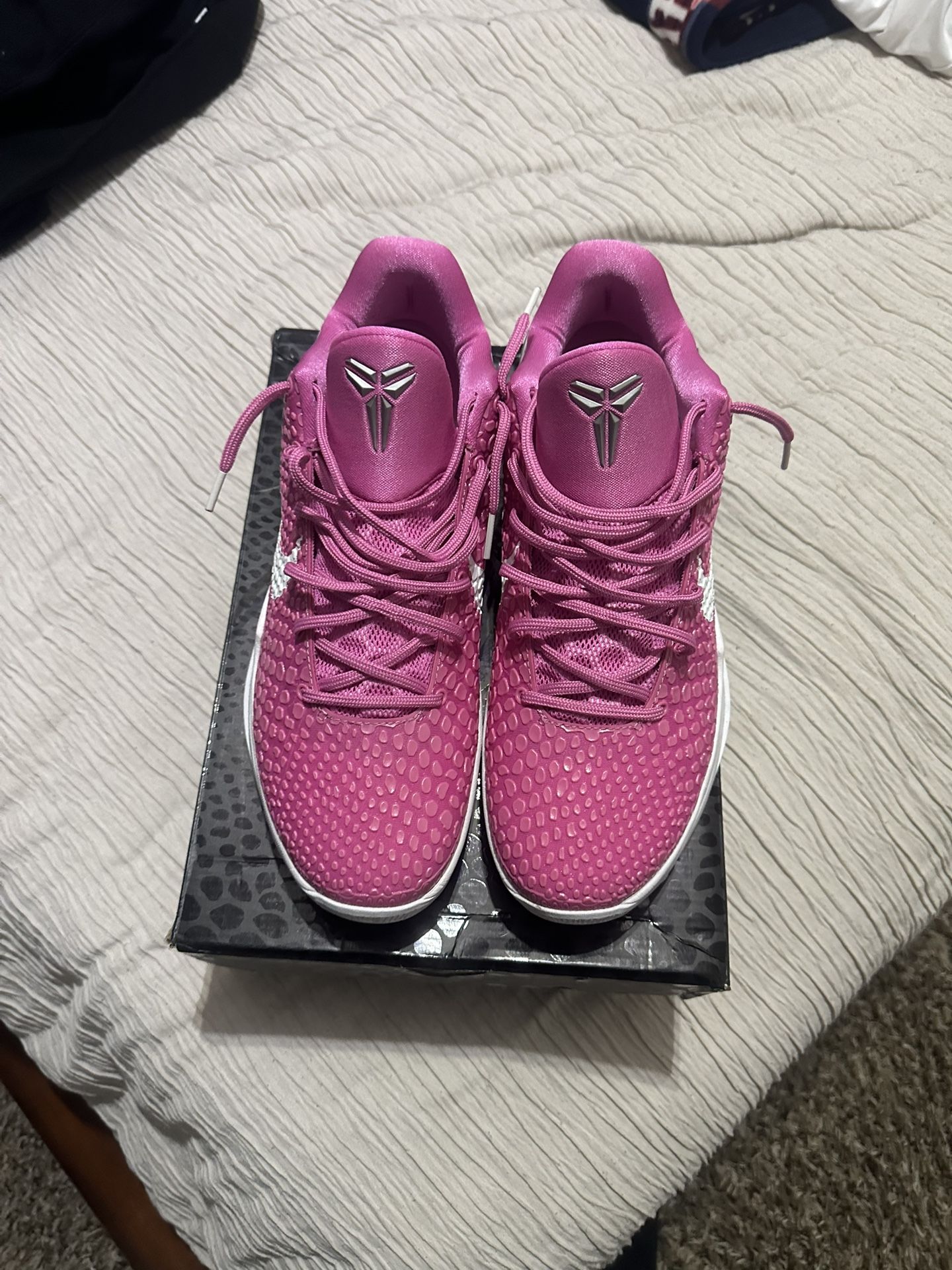 Kobe VI Breast Cancer ( Kay Yow )