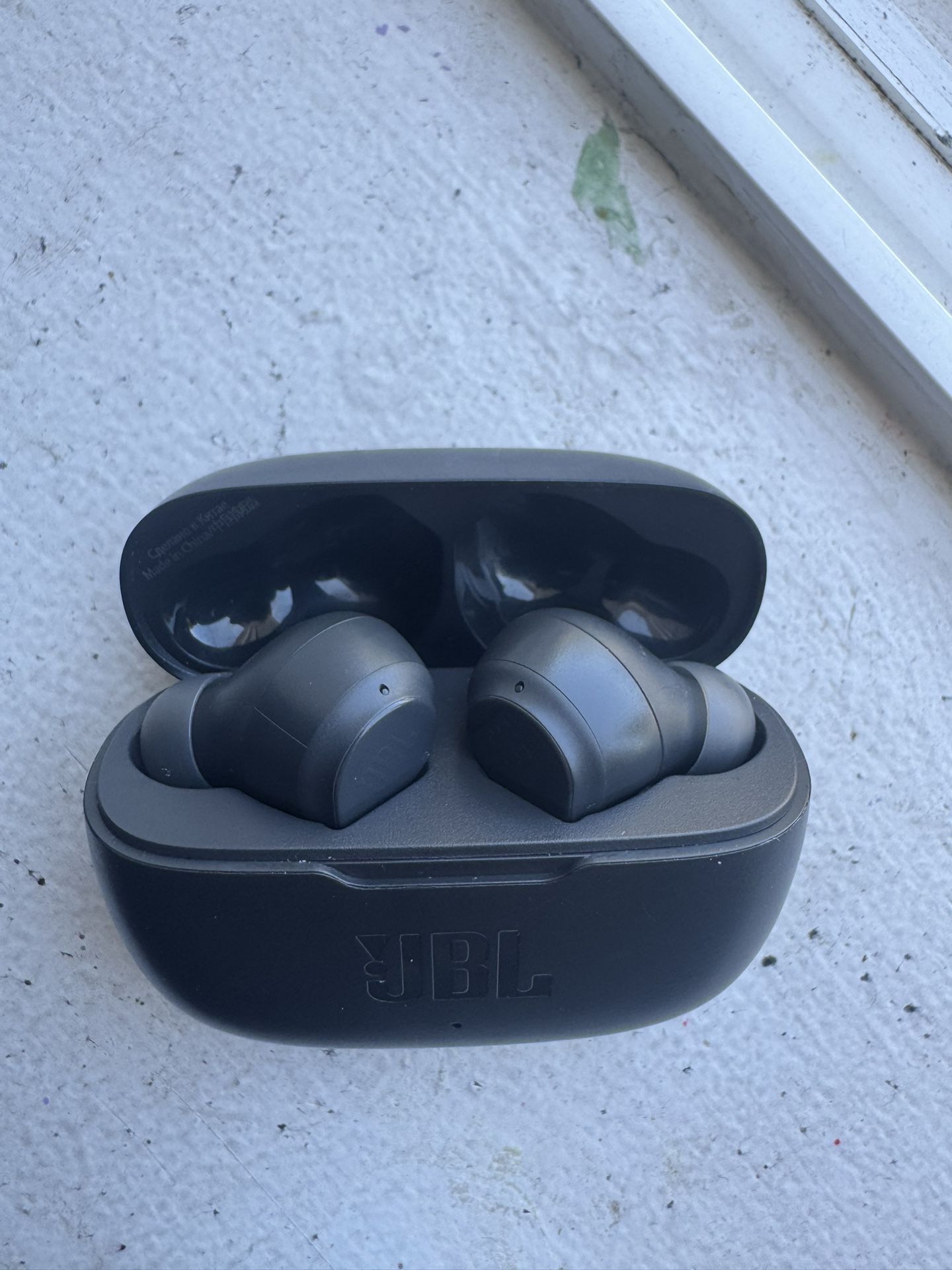 JBL Bluetooth headphones