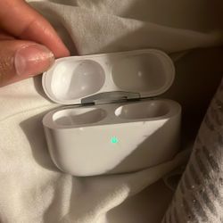 AirPods Pro (2nd Gen) Charging Case – Works Perfectly