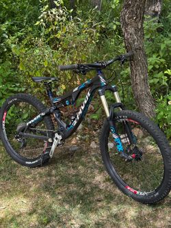 Pivot Mach 5.7 Small Full Suspension Mountain Bike