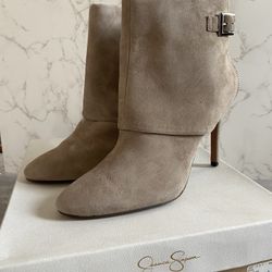 Jessica Simpson Dyers Heel Ankle Booties Women’s Size 8.5 M, Suede Taupe NIB