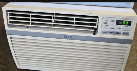 LG Window Air Conditioner. 8000 BTU