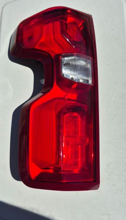 2019 2020 2021 2022 2023 SILVERADO 1500 TAIL LIGHT