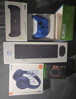 Lot of 8 Gaming accessories: NEW Xbox Series X controller, RAZER mouse, 4 wireless gaming headsets, DELL wireless keyboard