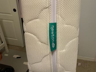Newton Galileo convertible crib w/ Mattress and waterproof pad
