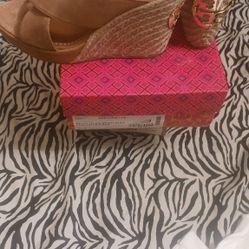 Sexy Sleek Tory Burch Wedge 