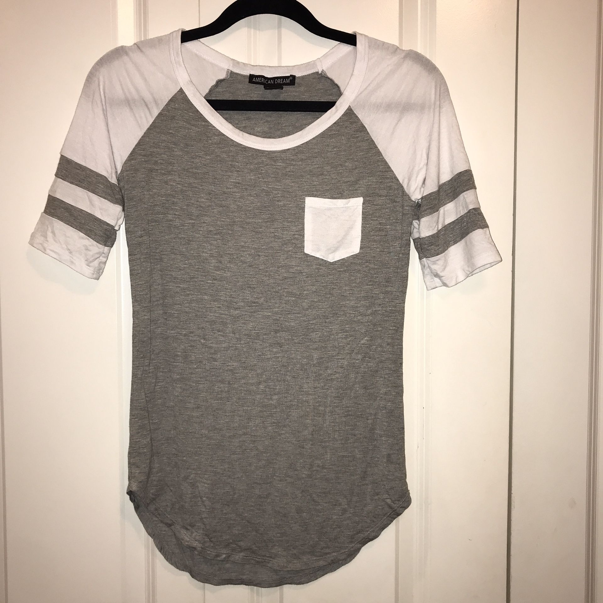 Grey/ white baseball tee