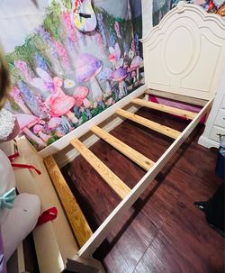 Twin bed