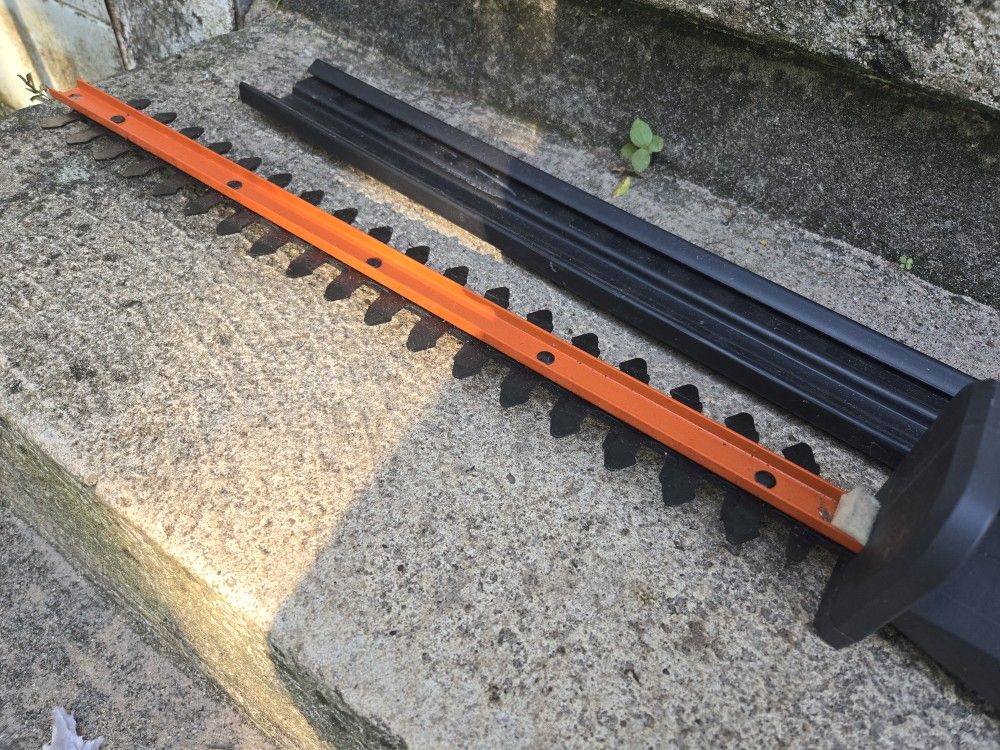 New Universal Hedge Trimmer Attachment