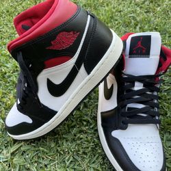 Air Jordan 1 Mid 