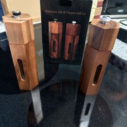 Upwinn New Wooden Salt And Pepper Grinder Set