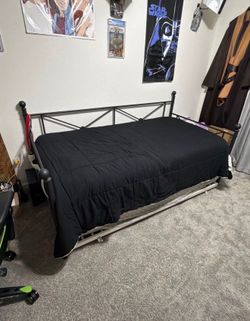 Trundle Bed w/ both mattresses