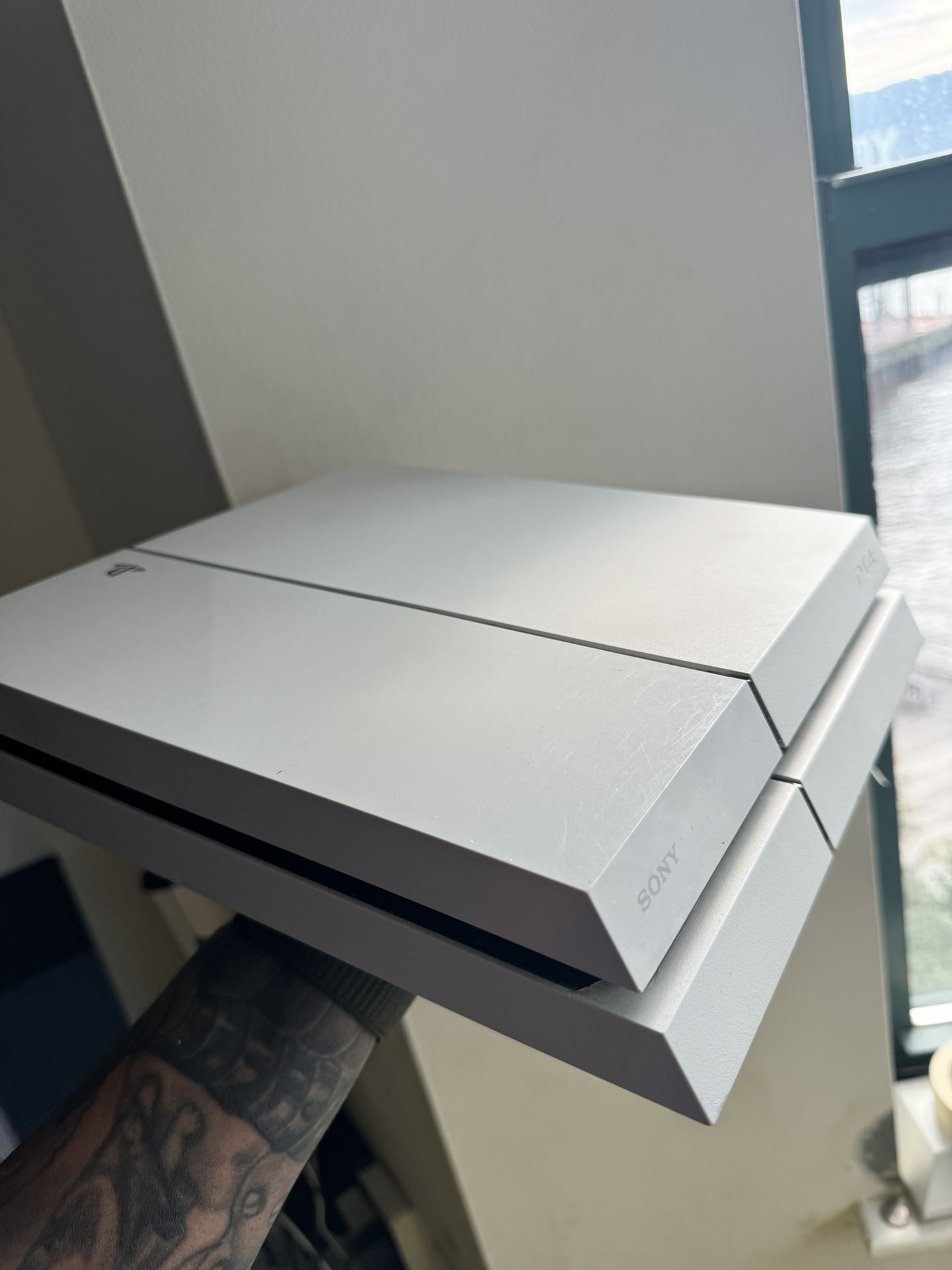 PS4 Console In White