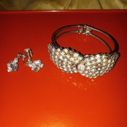 Beautiful Vintage Bracelet And Earrings 