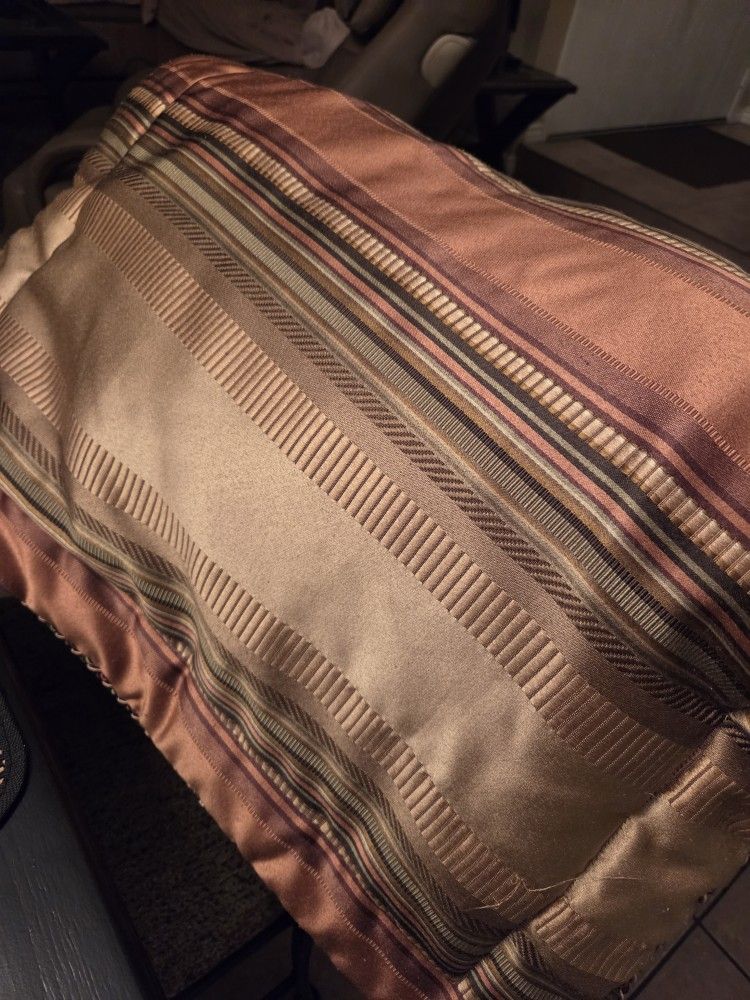 King Comforter Croscill