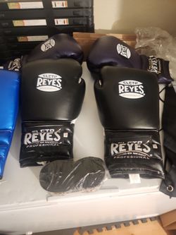 14 oz boxing gloves with Free hand wraps