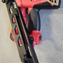 ✅️ Milwaukee 2743-20 M18 Fuel 15-Gauge 1-1/4" to 2-1/2" Angled Finish Nailer. 