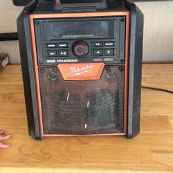 Milwaukee Job site Speaker And Charger 