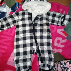 Tons Of Newborn And 0-3 Months Boy Clothes
