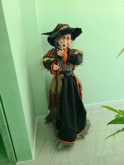 Halloween decoration Witch porcelain head and hands 4 foot