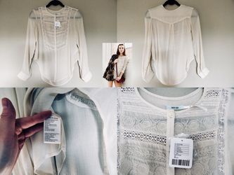 URban outfitters Kimchi Blue Slim-Fit Lace-Bib Top Ivory XS romantic Blouse