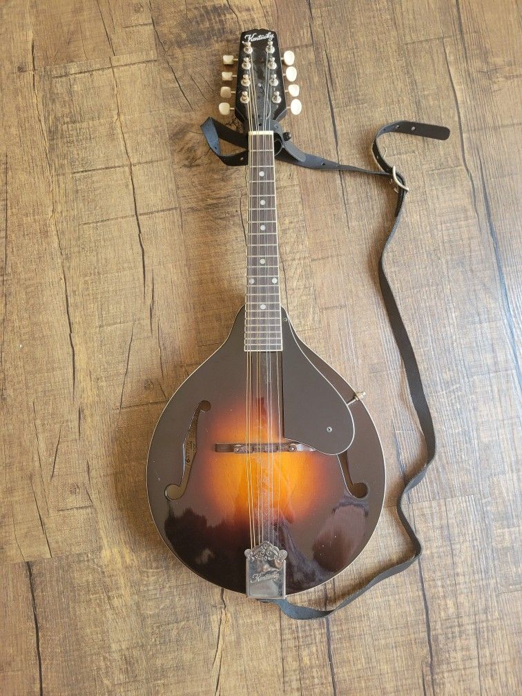 Kentucky Km-150 A Style Mandolin With Hardshell Case.
