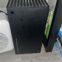 Xbox Series X With DISC DRIVE. Cords INCLUDED 