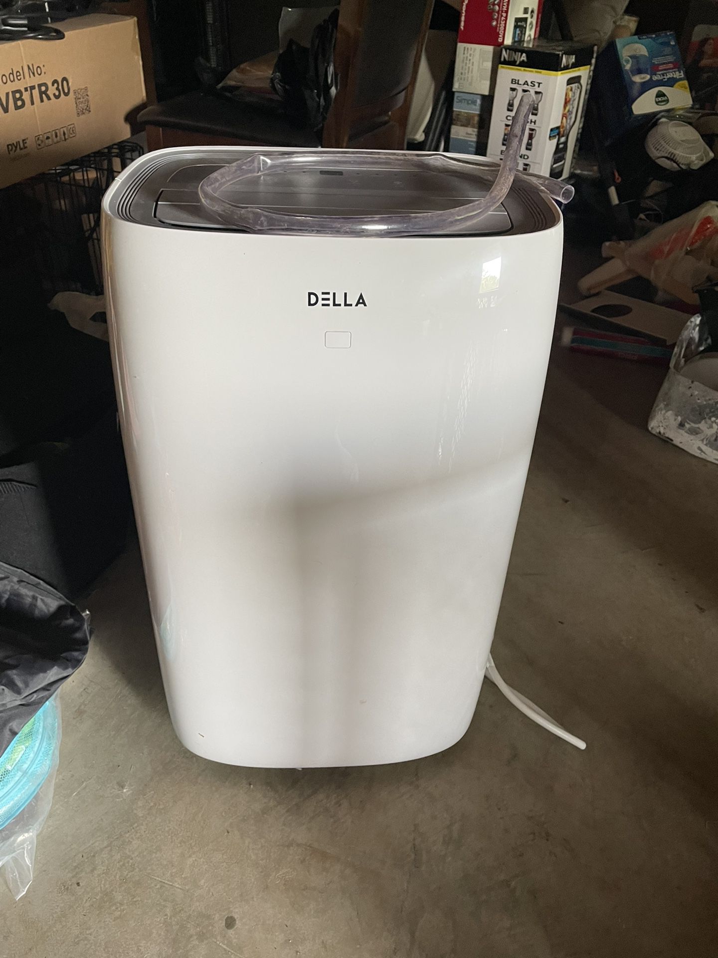 Della Air Conditioning 