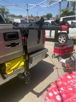 Allen bike rack holds 4  bikes in good shape