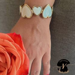 Heart bracelet in stainless steel.