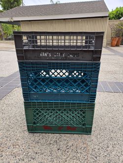 3 plastic Crates
