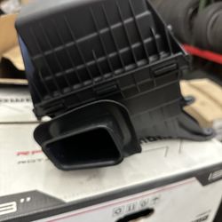 2016 Chevrolet 2.8 Duramax  Airbox W/ Sensor