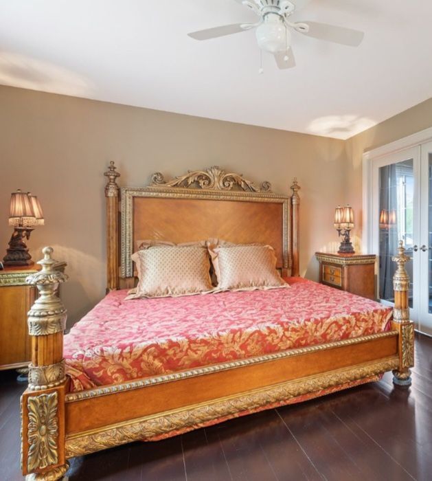 Vintage Pulaski Bellissimo King Size Bedroom Set