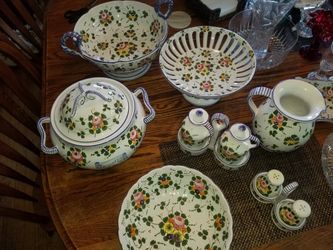 Serving dishes, kitchen dish set