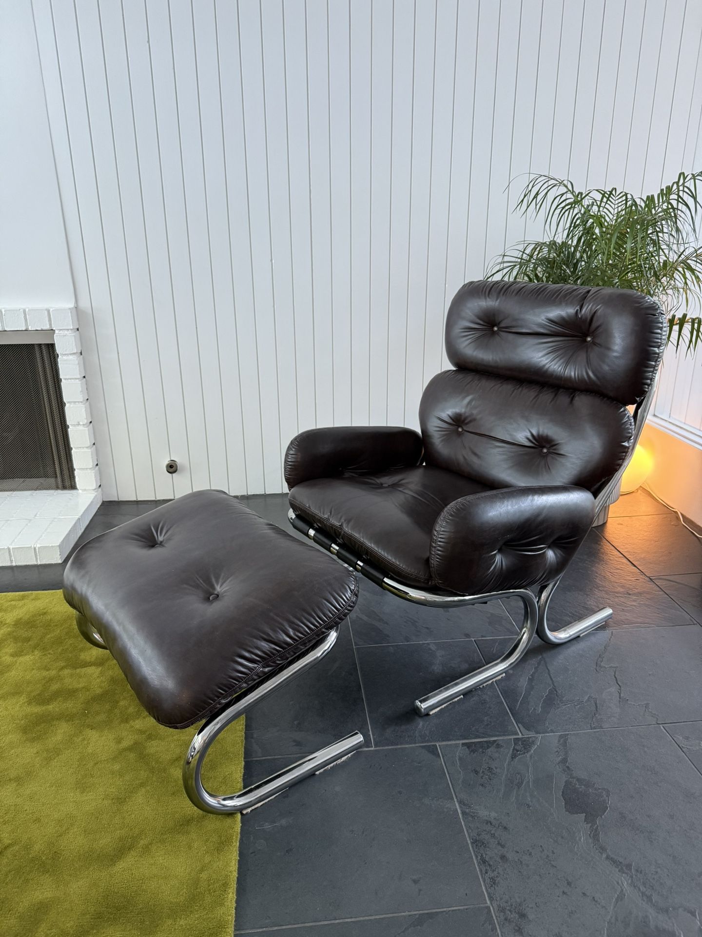 Mid century Lounge Chair And Ottoman Set In Leather By Milo Baughman For Directional, USA