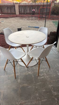Round dining table with 4 chairs