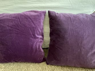 Set of 2 Beautiful Purple / Lavender Pillows.