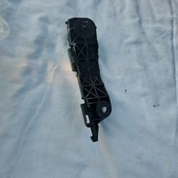 2006-2012 Toyota RAV4 Front Bumper Retainer