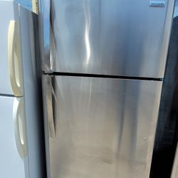 🧊Frigidaire Top And Bottom Refrigerator 