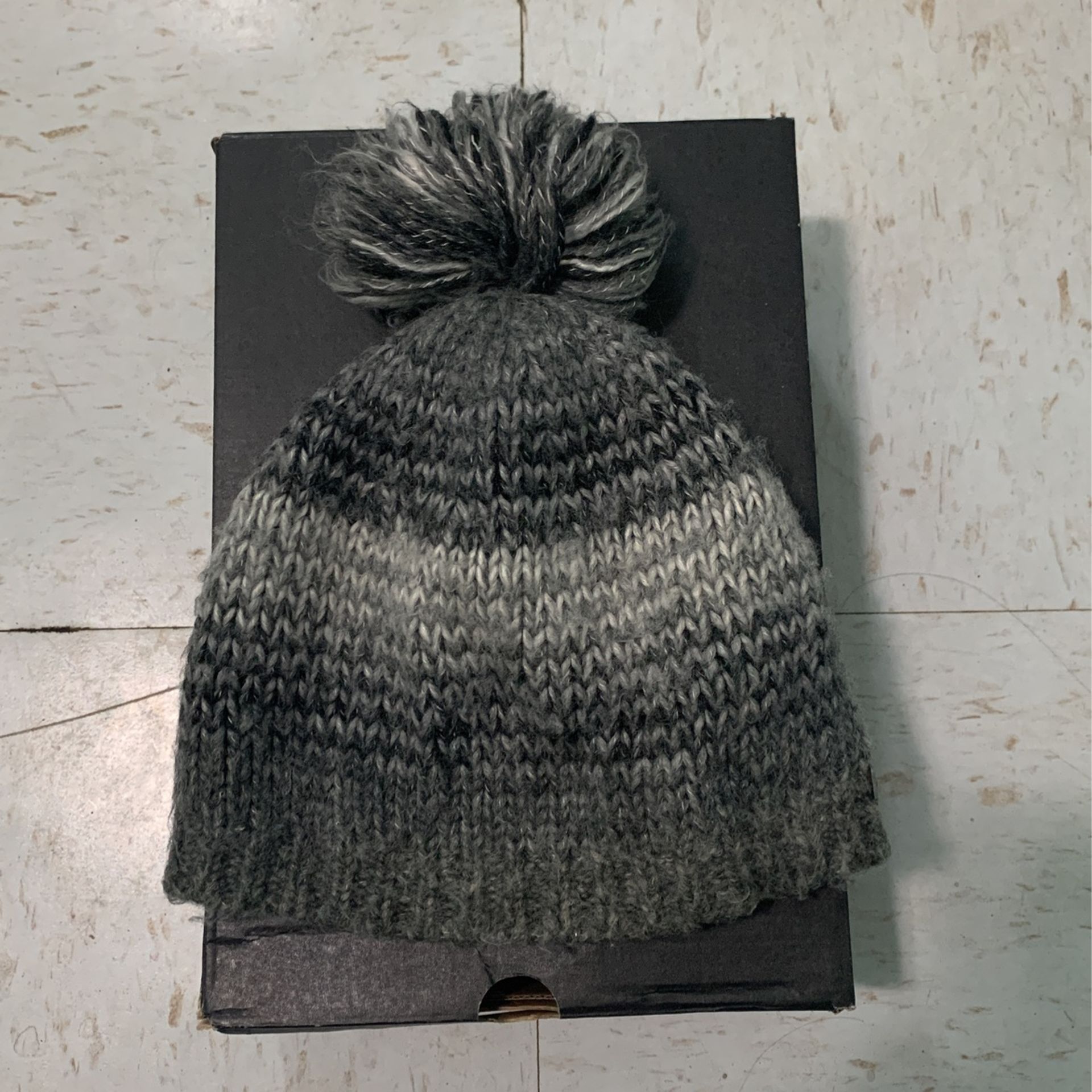 Bula beanie with pom pom